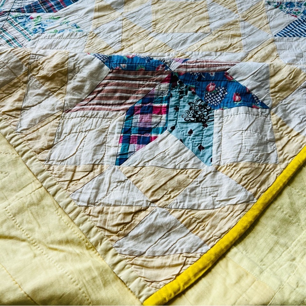 90”x50” Vintage from 1940’s Eight Point Star Hand Stitched Cotton Quilt. - Picture 2 of 12